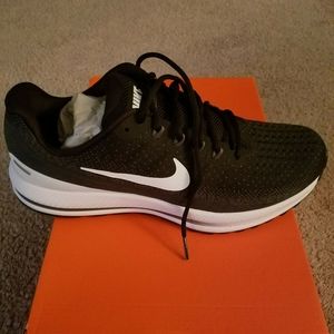 Nike Air Zoom Vomero 13 Running Shoe Mens Size 11